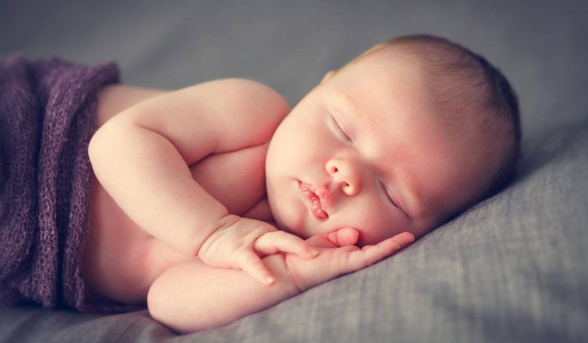 article-12-7 عدد ساعات نوم الطفل حديث الولادة