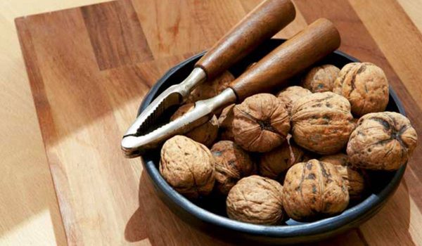 اضرار الجوز