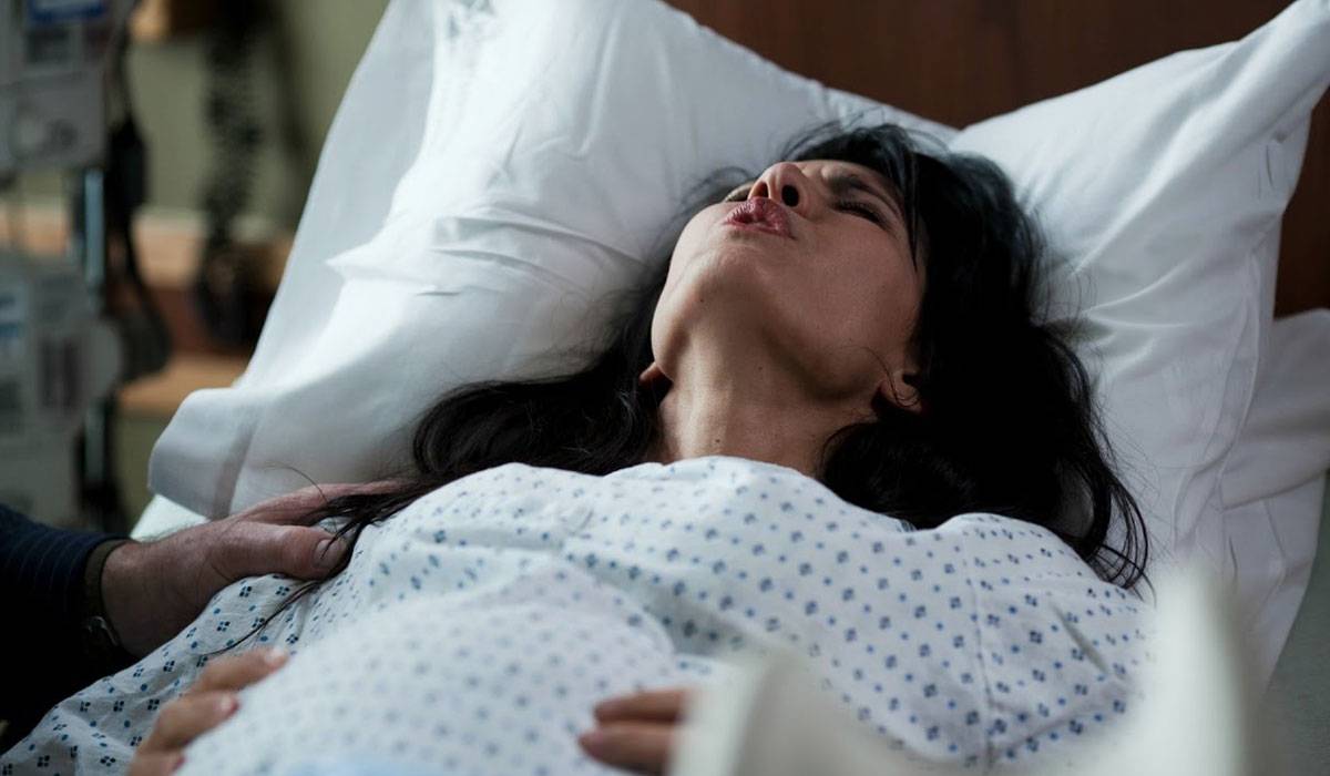 الام الولادة