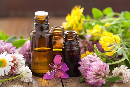 زجاجات تجتوي على الزيوت العطرية