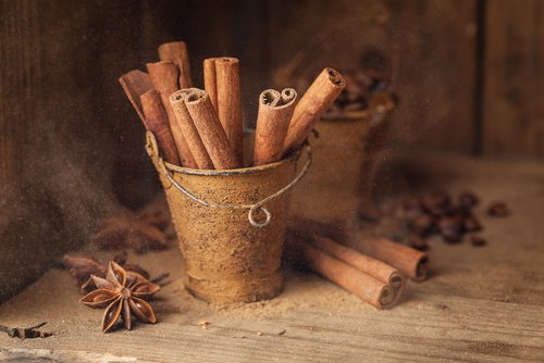 أعواد من القرفة