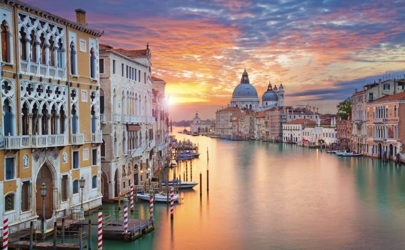 bc98205b-e87f-44cd-a770-c29ada6bb67b-istock-491391396-825x510-2 معلومات عن مدينة البندقية في ايطاليا