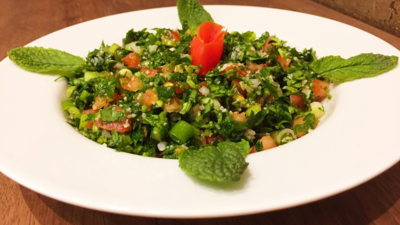 c89622e3b3a5006e942db5d1b0943085-1 وصفة سلطة صحية: تبولة الحمص للنباتيين