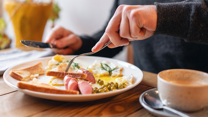 cancer-dinner طبابة نت - كم نسبة استخدامنا للدِّماغ؟ - تناول العشاء باكراً يقلل من مخاطر الإصابة بالسرطان