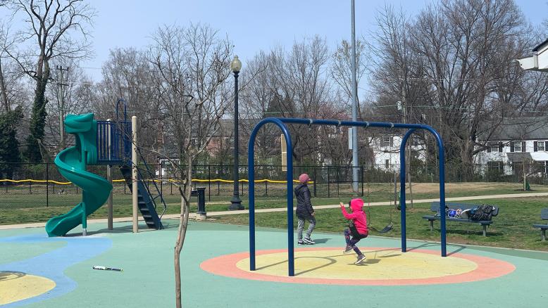 cc167e9e-54c7-469e-816f-4582ce7cc92e-130 تركت رياض الأطفال مفتوحة رغم الحظر في واشنطن (الجزيرة)