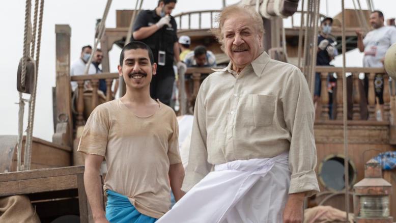 الفنان محمد المنصور خلال تصوير أحداث المسلسل (الجزيرة نت)