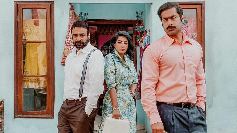 بثينة الرئيسي متوسطة خالد أمين (يسار) وحسين المهدي (الجزيرة نت)