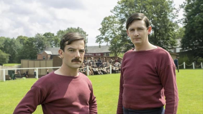 نقل مسلسل "اللعبة الإنجليزية" الحالة الإنسانية للصراع بين النبلاء والعمال (نتفليكس)