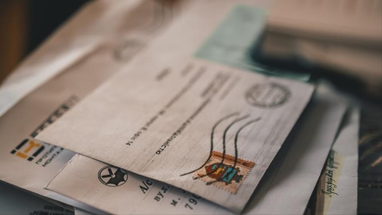 الفيروس لا يعلق بالطرود لأيام طويلة لكن الخطر يكمن من تكرار ملامسة الأشخاص لها قبل وصولها إلى بيتك (بيكسلز)