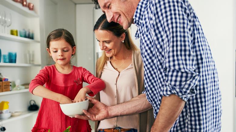 cc167e9e-54c7-469e-816f-4582ce7cc92e-92 ينبغي على الوالدين الإشادة بجميع إنجازات طفلهم مهما كانت بسيطة (غيتي)