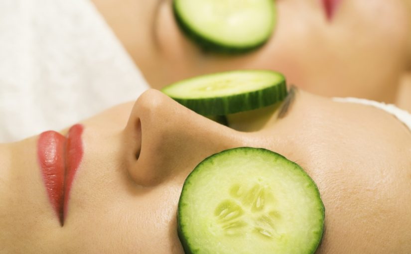 cc3b3mbate_el_ojo_seco_de_forma_natural-825x510-2 5 طرق للتخلص من الهالات السوداء وانتفاخ العين