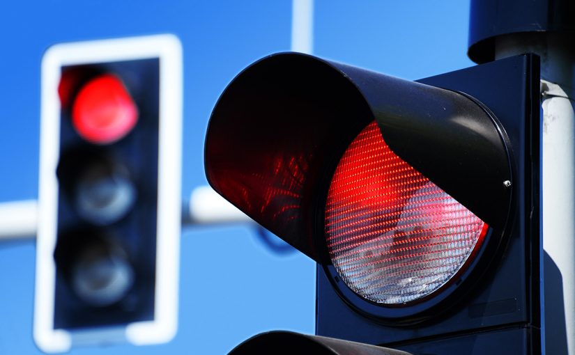 crs-ne-news-traffic-lights-over-blue-sky-825x510-2 استعلام عن المخالفات