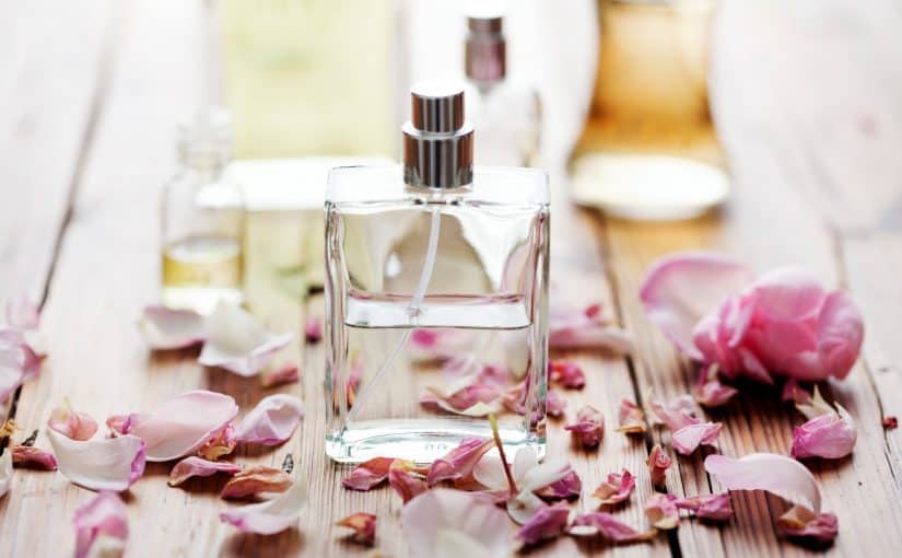 d8a3d981d8b6d984-d8a7d984d8b9d8b7d988d8b1-d8a7d984d986d8b3d8a7d8a6d98ad987-d8a7d984d981d988d8a7d8add987-825x510-2 أفضل العطور النسائيه الفواحه