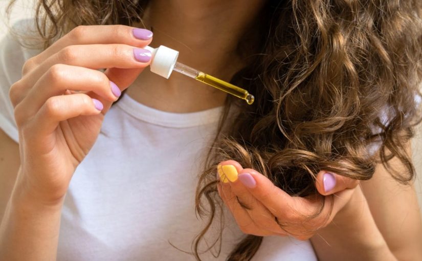 d8a3d981d8b6d984-d8b7d8b1d982-d8aad8b7d988d98ad984-d8a7d984d8b4d8b9d8b1-825x510-2 أفضل طرق تطويل الشعر