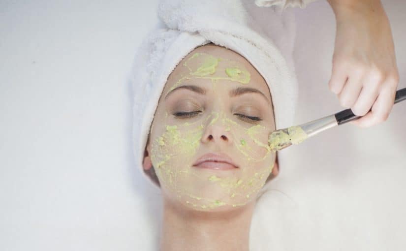 d8a3d981d8b6d984-d985d8a7d8b3d983-d984d8aad986d8b8d98ad981-d8a7d984d988d8acd987-d981d98a-d8a7d984d8a8d98ad8aa-825x510-2 أفضل ماسك لتنظيف الوجه في البيت