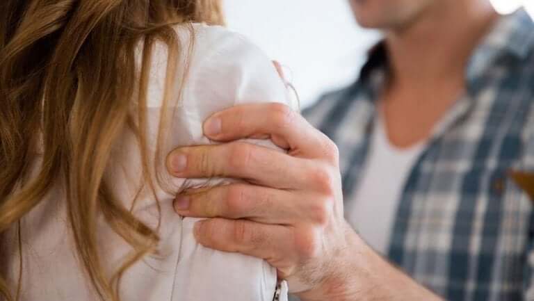 d8a5d8b3d8a7d8a1d8a9-d8b9d8a7d8b7d981d98ad8a9 العلاقة المسيئة عاطفيًا