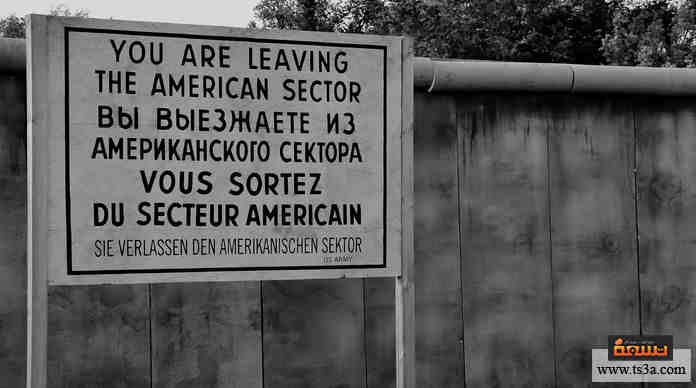 انهار جدرار برلين عام ... ليؤذن بانتهاء الحرب الباردة وتوحد شطري ألمانيا للمرة الأولى بعد الحرب العالمية الثانية.
