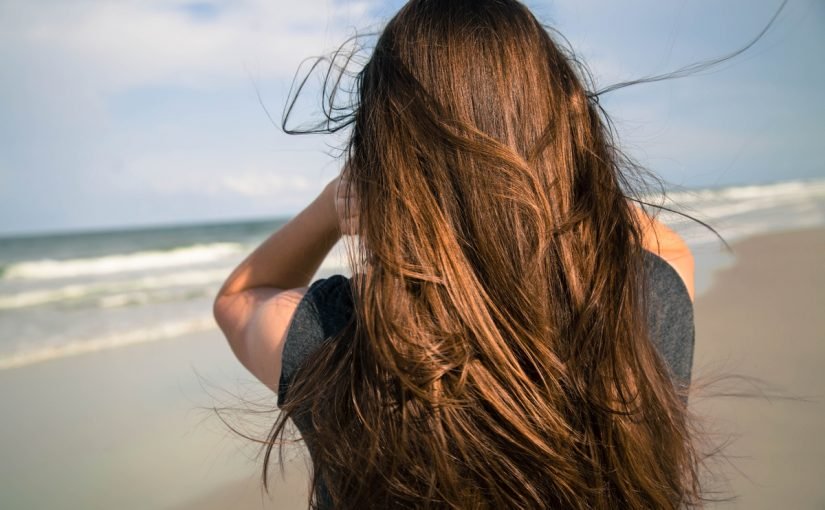 d8a7d8b3d8b1d8b9-d8b7d8b1d98ad982d8a9-d984d8aad8b7d988d98ad984-d8a7d984d8b4d8b9d8b1-825x510-2 اسرع طريقة لتطويل الشعر