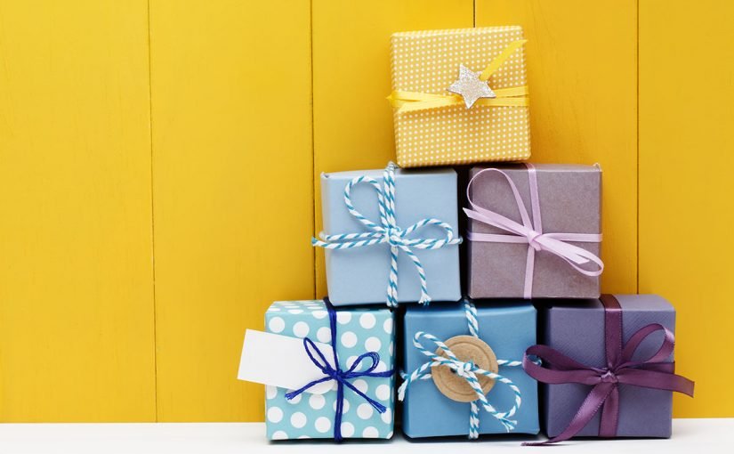 d8a7d981d983d8a7d8b1-d987d8afd8a7d98ad8a7-d8aad8aed8b1d8ac-d984d984d8a8d986d8a7d8aa-825x510-2 افكار هدايا تخرج للبنات