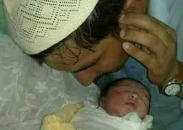 الأذان و الإقامة في أذن المولود