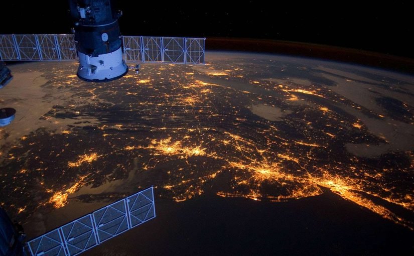 d8a7d984d8a3d982d985d8a7d8b1-d8a7d984d8b5d986d8a7d8b9d98ad8a92-825x510-2 الأقمار الصناعية