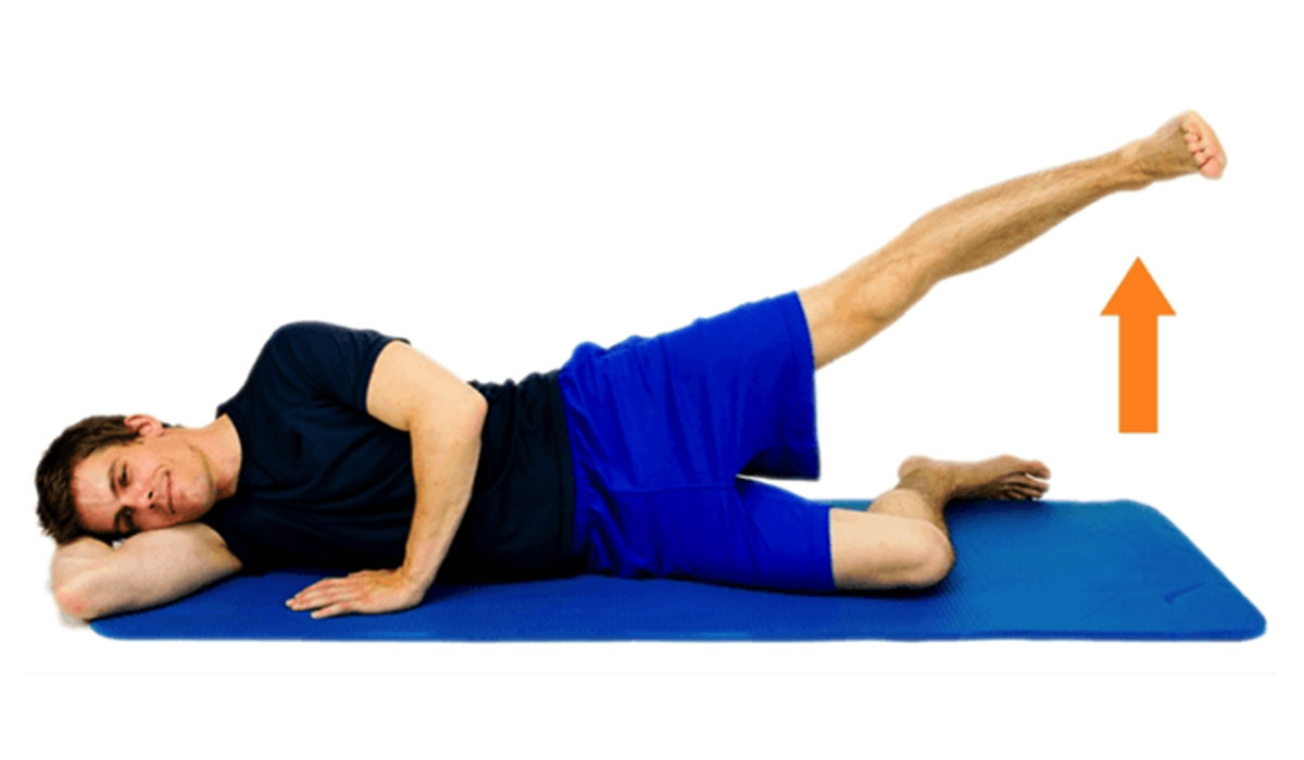 الاستلقاء على الجانب والابعاد بين الفخذين