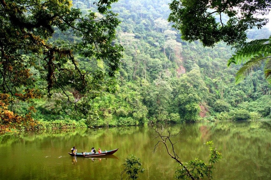 البحيرة الملونة البحيرة الملونة