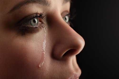 يؤثر الحزن على الرئتين والأمعاء الغليظة