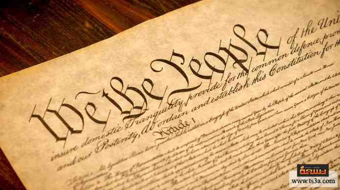 ... هو الوثيقة الأساسية والعليا التي تشرح توجهات الدولة وسياساتها ونظام الحكم وطريقة التفاعل بين أركان الحكم المختلفة، ولا يمكن تغييره إلا باستفتاء عام.