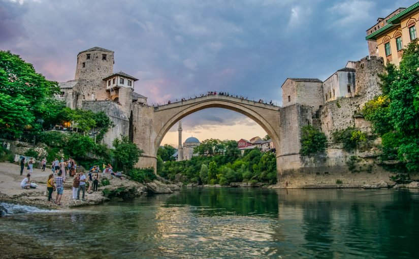 d8a7d984d8b3d98ad8a7d8add8a9-d981d98a-d8a7d984d8a8d988d8b3d986d8a9-d8a7d984d985d8b3d8a7d981d8b1d988d986-d8a7d984d8b9d8b1d8a8-825x510-2 السياحة في البوسنة المسافرون العرب