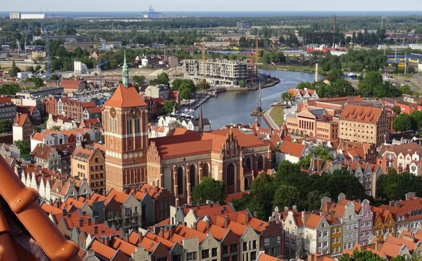 d8a7d984d8b3d98ad8a7d8add8a9-d981d98a-d8a8d988d984d986d8afd8a7-d984d984d8b4d8a8d8a7d8a8-825x510-2 السياحة في بولندا للشباب