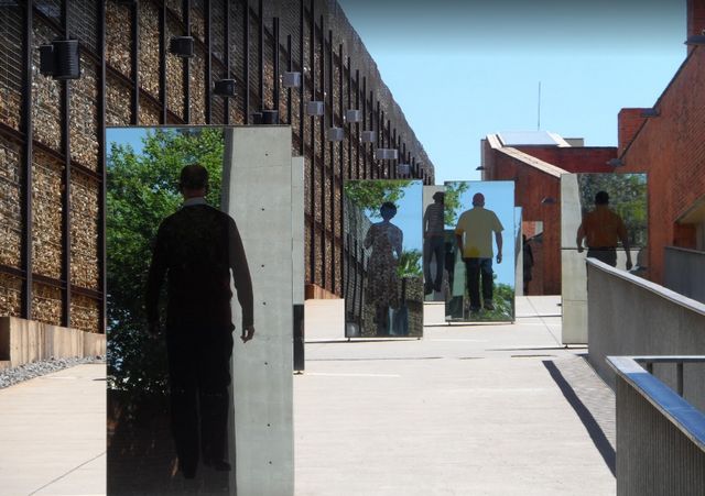 متحف التمييز العنصري متحف التمييز العنصري