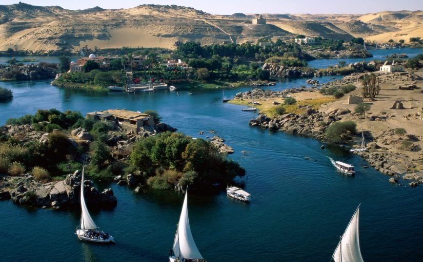 d8a7d984d8b3d98ad8a7d8add8a9-d981d98a-d985d8b5d8b1-d8a7d984d985d8b3d8a7d981d8b1d988d986-d8a7d984d8b9d8b1d8a8-825x510-2 السياحة في مصر المسافرون العرب