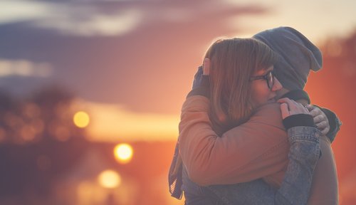 العناق والأحضان