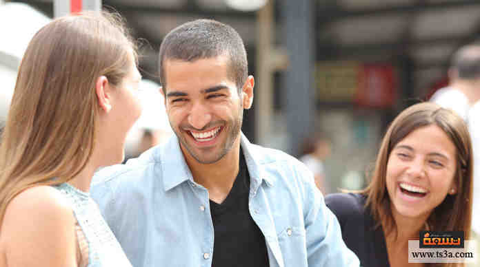 هل تستخدم لغة الجسد كثيرًا في الحديث؟