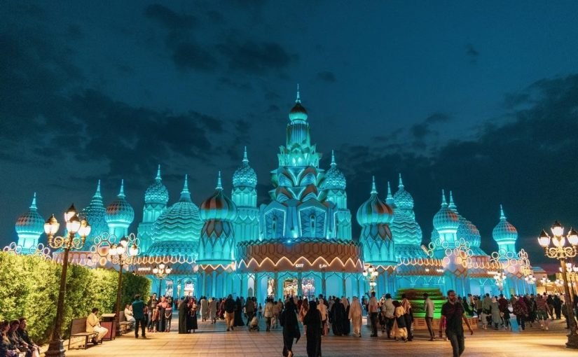 d8a7d984d982d8b1d98ad8a9-d8a7d984d8b9d8a7d984d985d98ad8a9-825x510-2 معلومات عن القرية العالمية بدبي