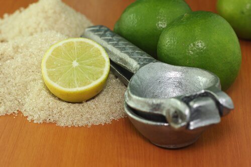 الأظافر الهشة