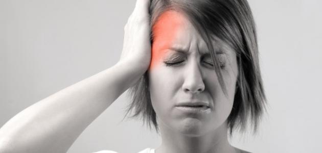 الم الراس من جهة اليمين