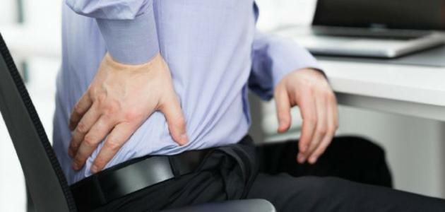 الم جانب البطن الأيمن