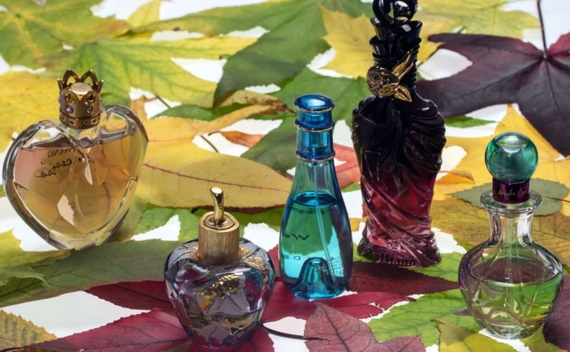 d8a7d987d985d98ad8a9-d8a7d984d8b9d8b7d988d8b1-d981d98a-d8add98ad8a7d8a9-d8a7d984d8a7d986d8b3d8a7d986-825x510-2 اهمية العطور في حياة الانسان