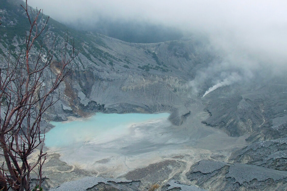 بركان تانكوبان بركان تانكوبان