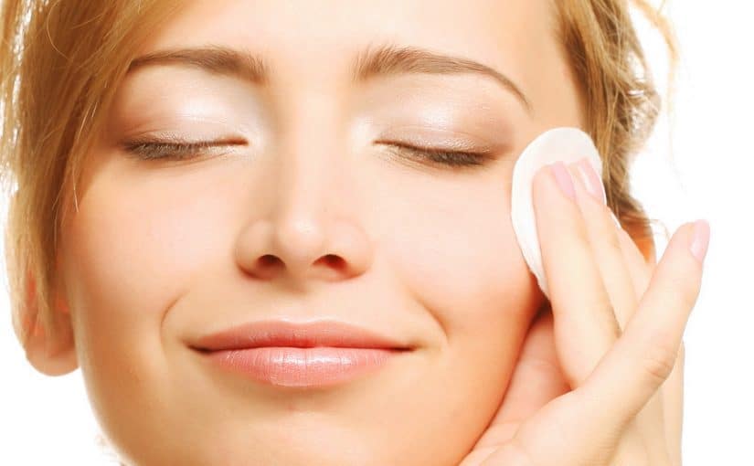 d8aad8a8d98ad98ad8b6-d8a7d984d8a8d8b4d8b1d8a9-d8a7d984d8afd987d986d98ad8a9-825x510-2 تبييض البشرة الدهنية