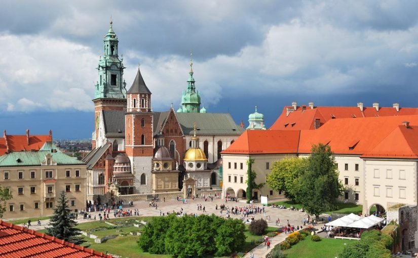 d8aad8acd8a7d8b1d8a8-d8a7d984d8b3d981d8b1-d8a7d984d989-d8a8d988d984d986d8afd8a7-825x510-2 تجارب السفر الى بولندا