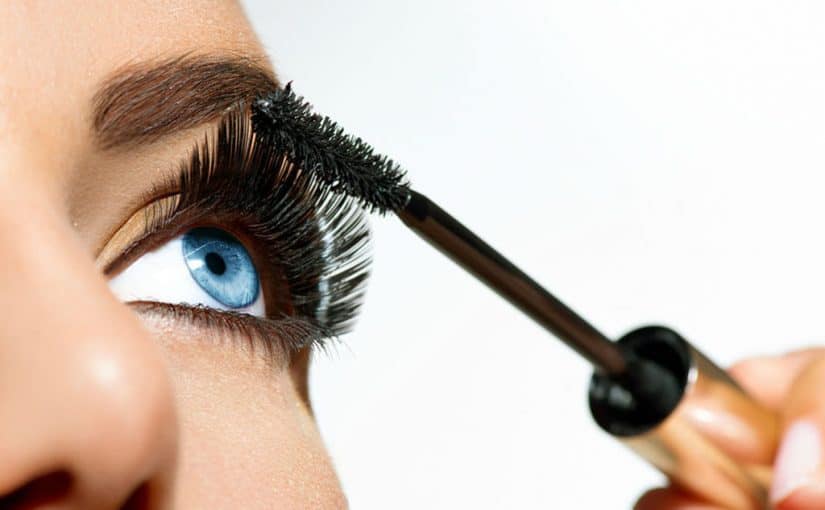 طرق تطويل الرموش بطرق صحية
