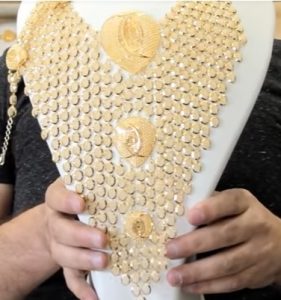 تفسير حلم بيع الذهب للعزباء