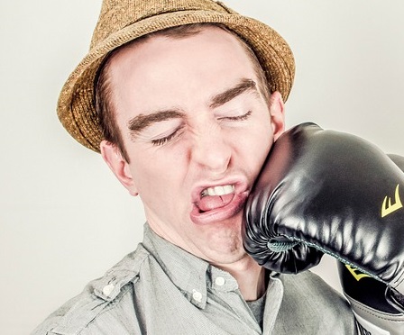 تفسير حلم ضرب الحي للميت