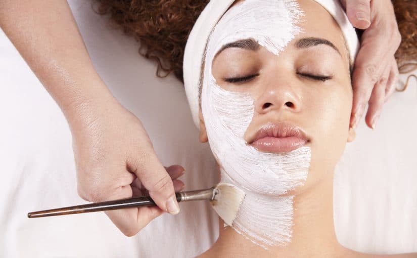 d8aad982d8b4d98ad8b1-d8a7d984d8a8d8b4d8b1d8a9-d8a7d984d8afd987d986d98ad8a9-d8a7d984d8add8b3d8a7d8b3d8a9-825x510-2 خلطات طبيعية للبشرة الدهنية الحساسة