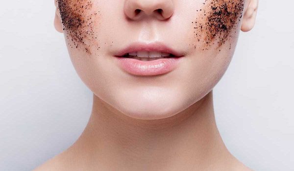 تقشير-الوجه-بالقهوة