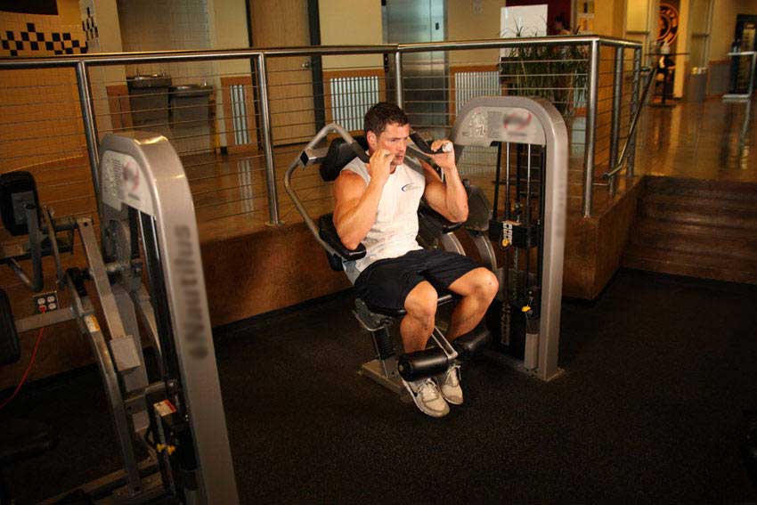 أحد أجهزة تقوية عضلات البطن