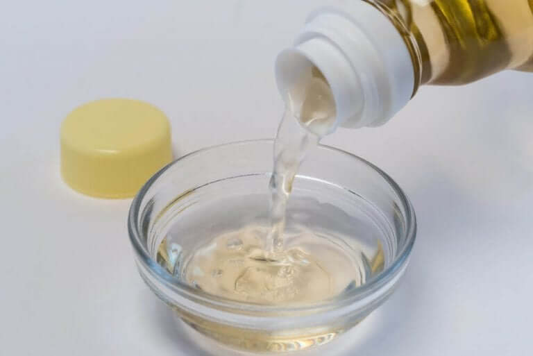 الغرغرة بالخل والملح